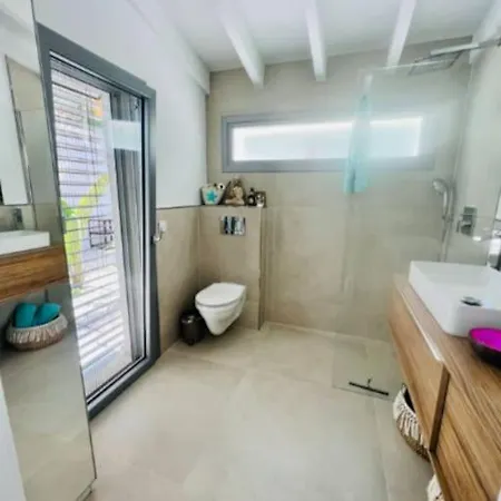Exklusive Moderne Mit Pool Holiday home