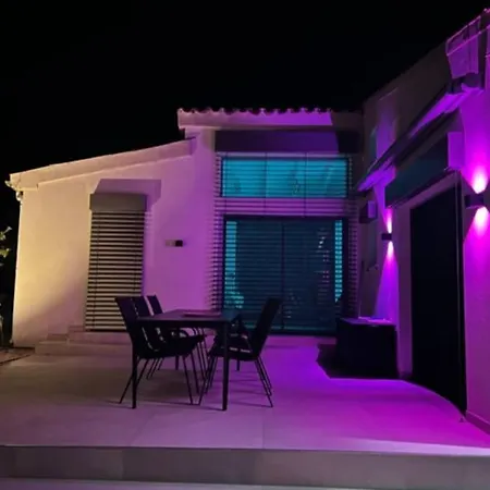 Exklusive Moderne Mit Pool Holiday home *